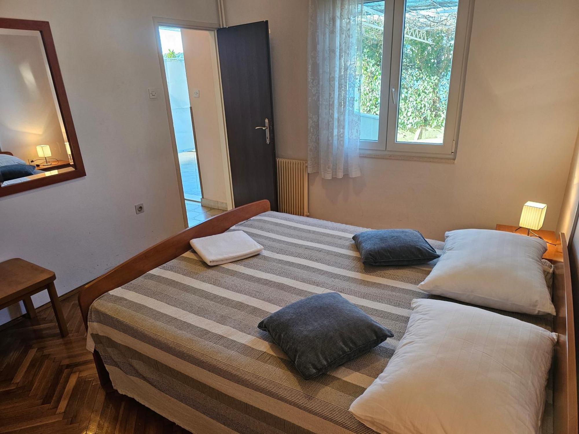 Violic Apartments Затон Екстериор снимка